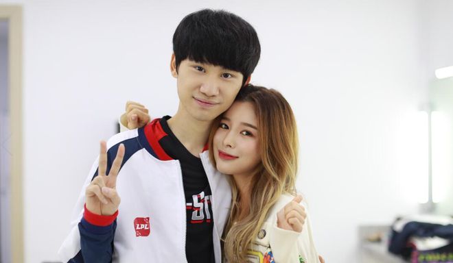 然具备话题 然具备话题